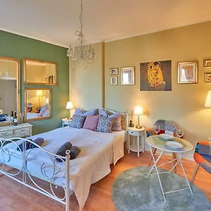 Old City Romantic Studio With Free Private Parking Apartment